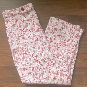 Briggs New York Red and White Floral Cropped Pants
